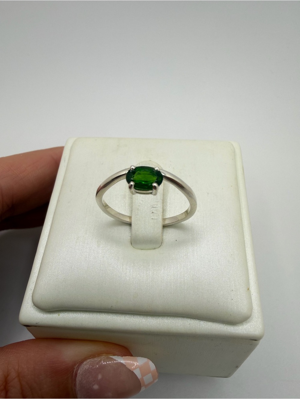 NWOT 4x6mm oval cut, faceted Chrome Diopside solitaire ring in sterling silver!